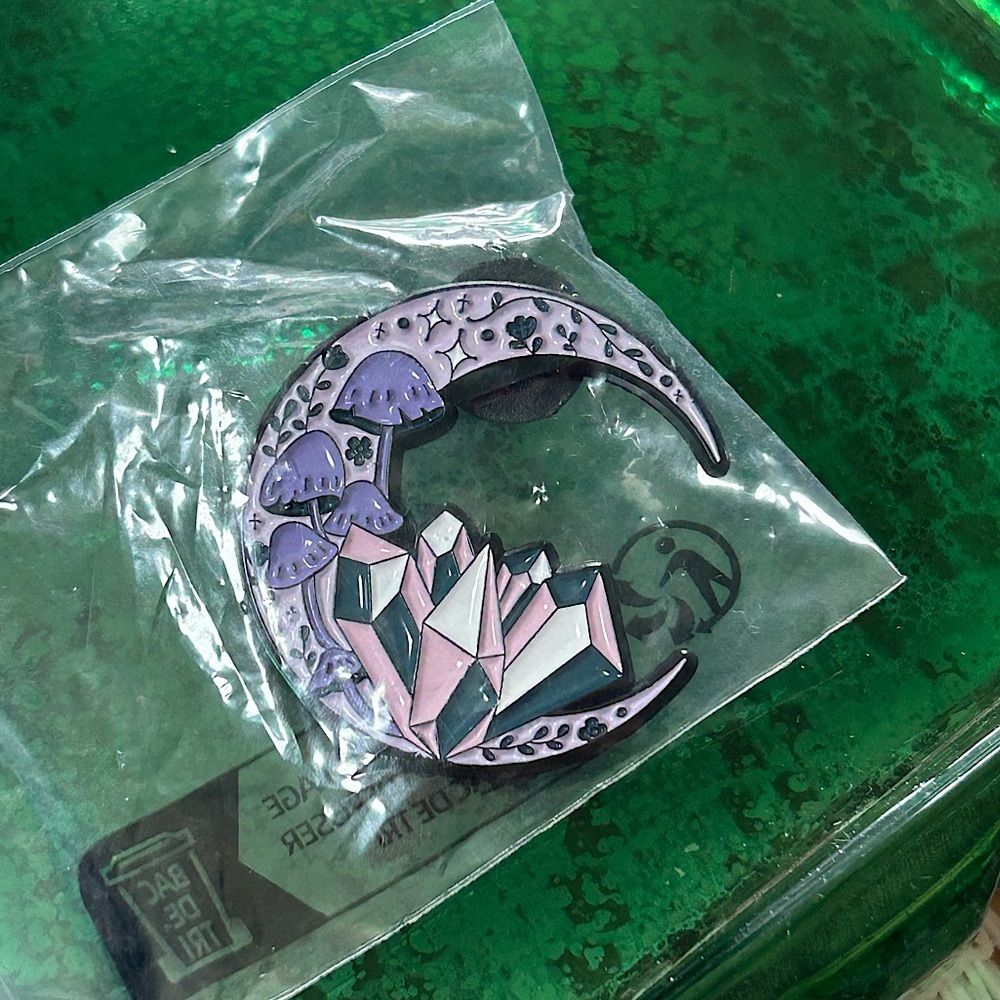 Crystal moon pin 🌙